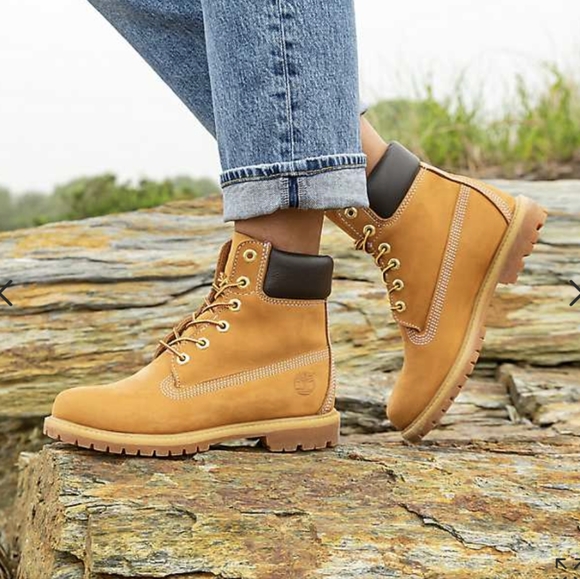 Timberland Women's Classic 6 in Boots - Picture 7 of 8